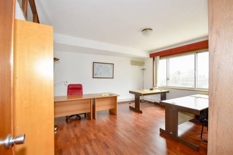 Escritório T7 c/ garagem no centro do Porto