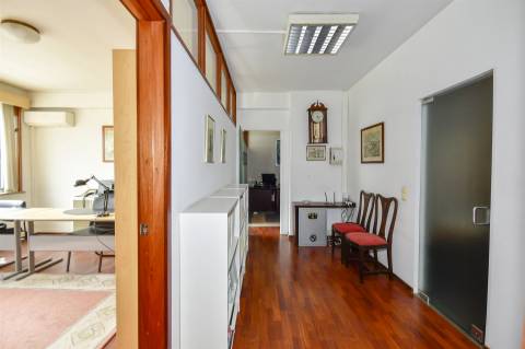 Escritório T7 c/ garagem no centro do Porto