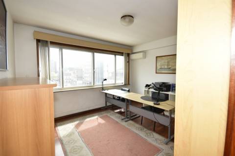 Escritório T7 c/ garagem no centro do Porto