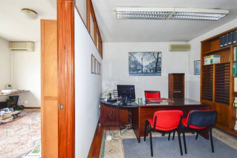 Escritório T7 c/ garagem no centro do Porto