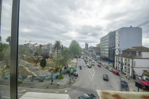 Escritório T7 c/ garagem no centro do Porto