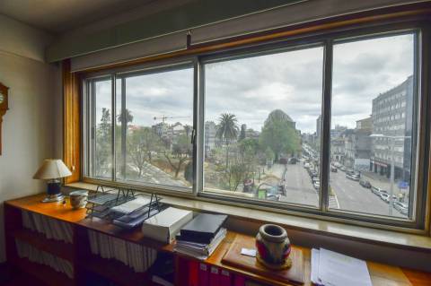 Escritório T7 c/ garagem no centro do Porto