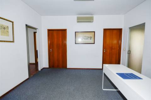 Escritório T7 c/ garagem no centro do Porto