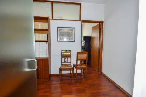 Escritório T7 c/ garagem no centro do Porto