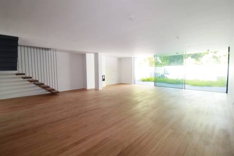 Moradia T4 Duplex de Luxo com Piscina Privada na Foz do Douro