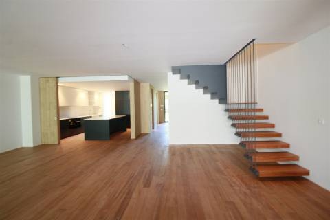 Moradia T4 Duplex de Luxo com Piscina Privada na Foz do Douro