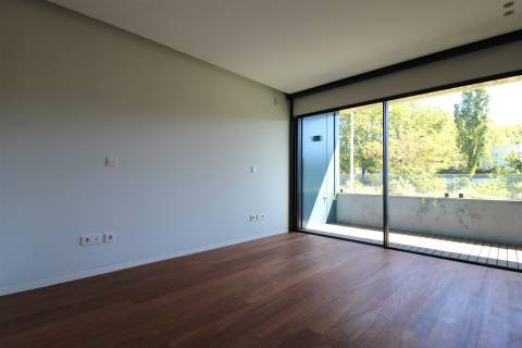 Moradia T4 Duplex de Luxo com Piscina Privada na Foz do Douro