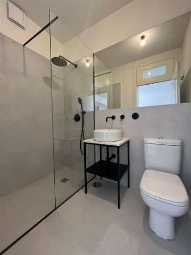 T0 c/ mezanino e varanda na zona nobre da baixa do Porto