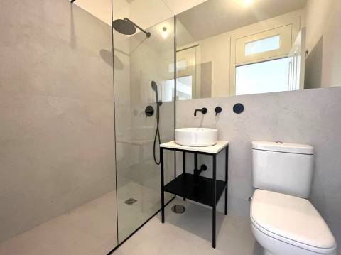 T0 c/ mezanino e varanda na zona nobre da baixa do Porto