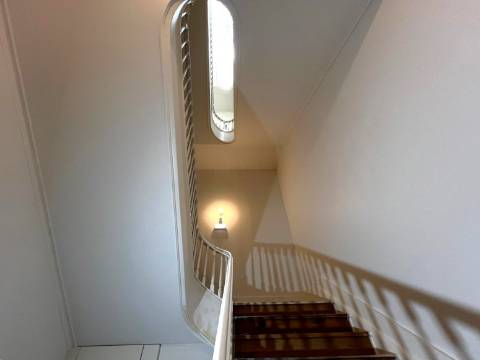 T0 c/ mezanino e varanda na zona nobre da baixa do Porto