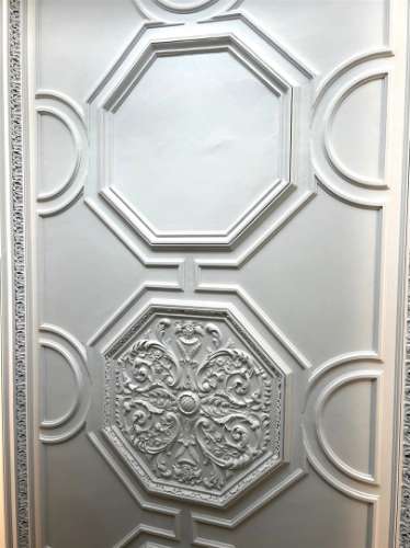 T0 c/ mezanino e varanda na zona nobre da baixa do Porto