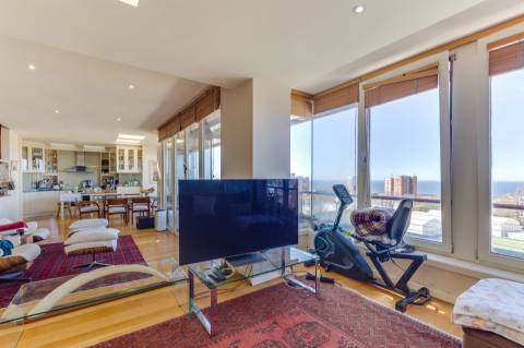 T3 duplex nos Pinhais da Foz com terraço e com vistas mar