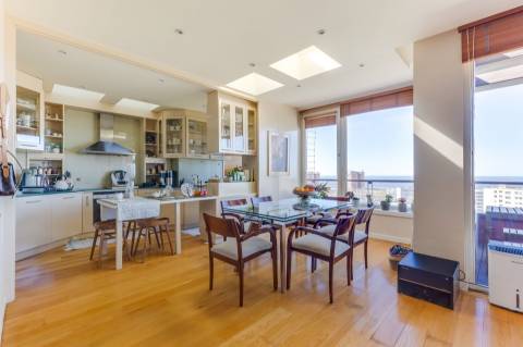 T3 duplex nos Pinhais da Foz com terraço e com vistas mar