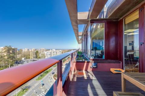 T3 duplex nos Pinhais da Foz com terraço e com vistas mar