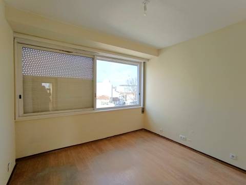 Excelente escritório T8 na Boavista