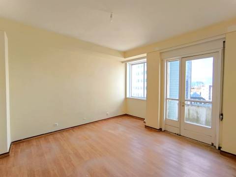 Excelente escritório T8 na Boavista