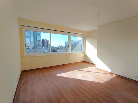 Excelente escritório T8 na Boavista