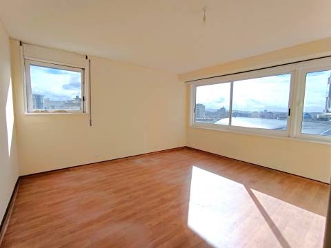 Excelente escritório T8 na Boavista