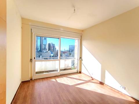 Excelente escritório T8 na Boavista