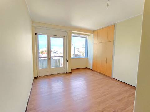 Excelente escritório T8 na Boavista