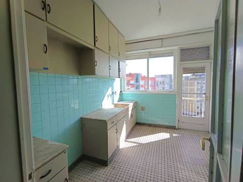 Excelente escritório T8 na Boavista