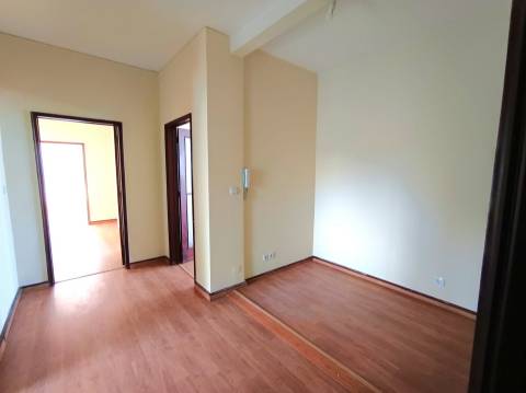 Excelente escritório T8 na Boavista