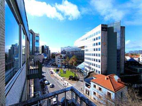 Excelente escritório T8 na Boavista