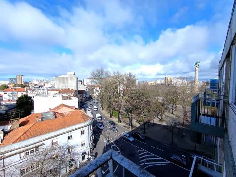 Excelente escritório T8 na Boavista