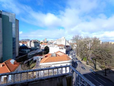 Excelente escritório T8 na Boavista