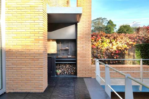 Moradia V4 com jardim e terraços