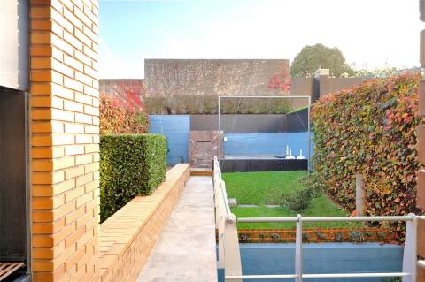 Moradia V4 com jardim e terraços