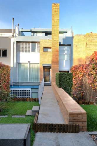 Moradia V4 com jardim e terraços