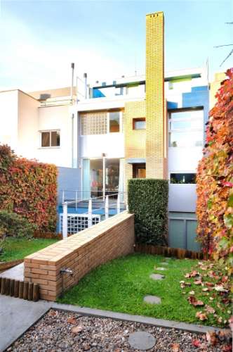 Moradia V4 com jardim e terraços