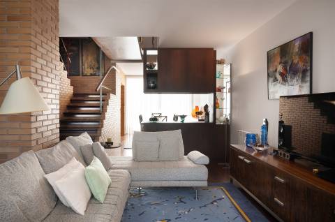 Moradia V4 com jardim e terraços