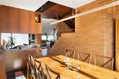 Moradia V4 com jardim e terraços