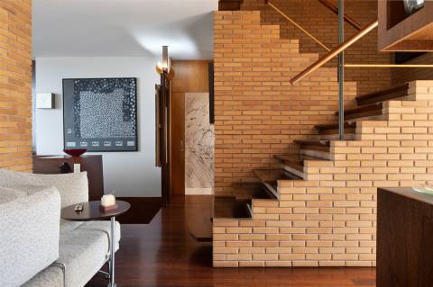 Moradia V4 com jardim e terraços