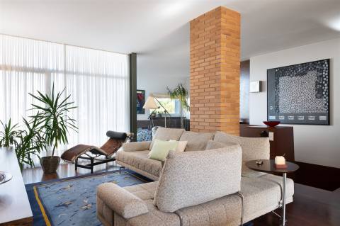 Moradia V4 com jardim e terraços