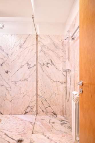 Moradia V4 com jardim e terraços