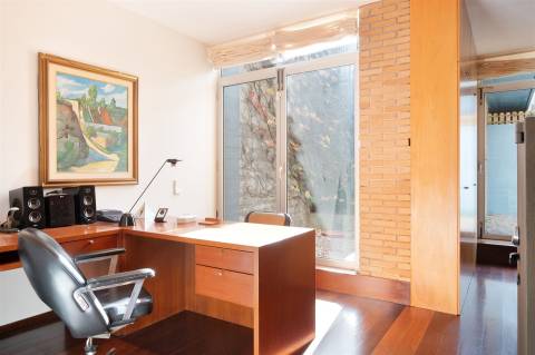 Moradia V4 com jardim e terraços