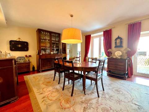 Moradia T3+1 com jardim na Foz Velha.