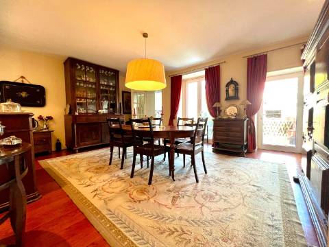 Moradia T3+1 com jardim na Foz Velha.