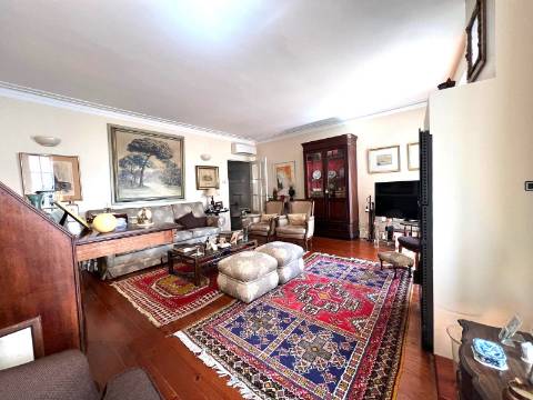 Moradia T3+1 com jardim na Foz Velha.