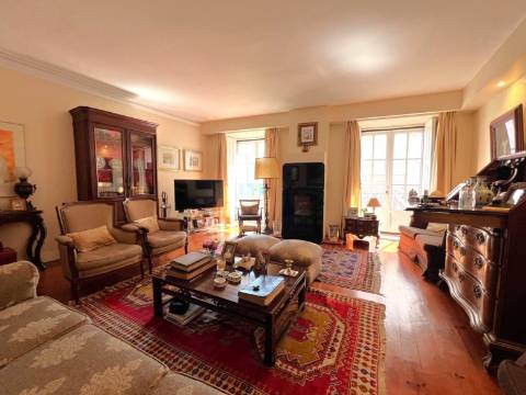 Moradia T3+1 com jardim na Foz Velha.