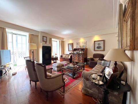 Moradia T3+1 com jardim na Foz Velha.