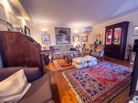 Moradia T3+1 com jardim na Foz Velha.