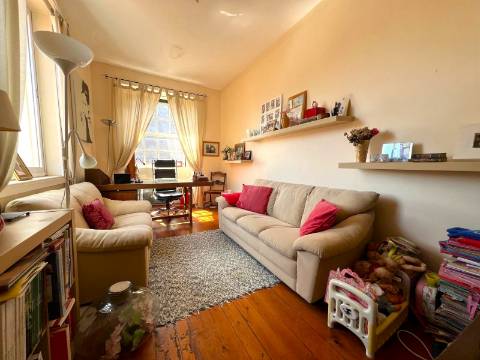 Moradia T3+1 com jardim na Foz Velha.