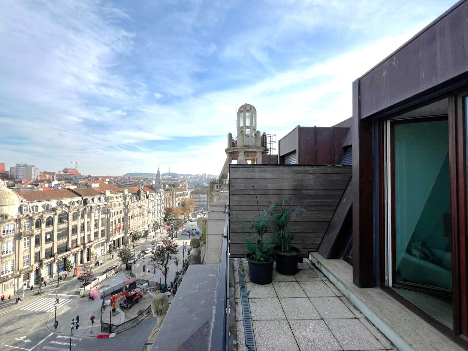 Maravilhoso T1 c/ terraço nos Aliados, centro do Porto