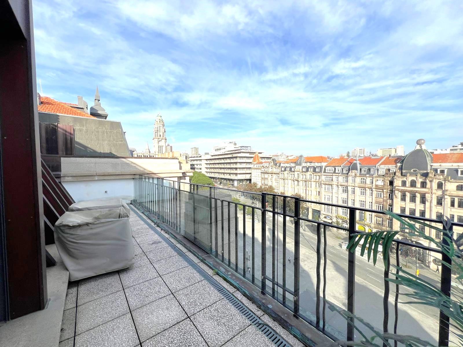Maravilhoso T1 c/ terraço nos Aliados, centro do Porto