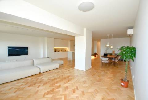 Apartamento T4 de Luxo com 3 frentes no Porto