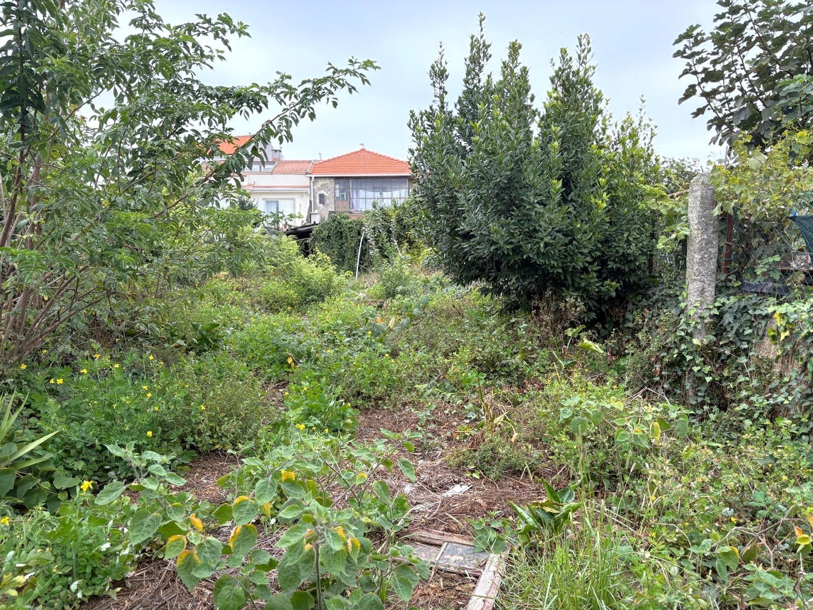 Moradia para reabilitar ou aumentar num lote de 429 m2 em Aldoar